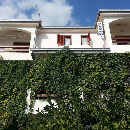 Apartments Neva Sumpetar Екстер'єр фото