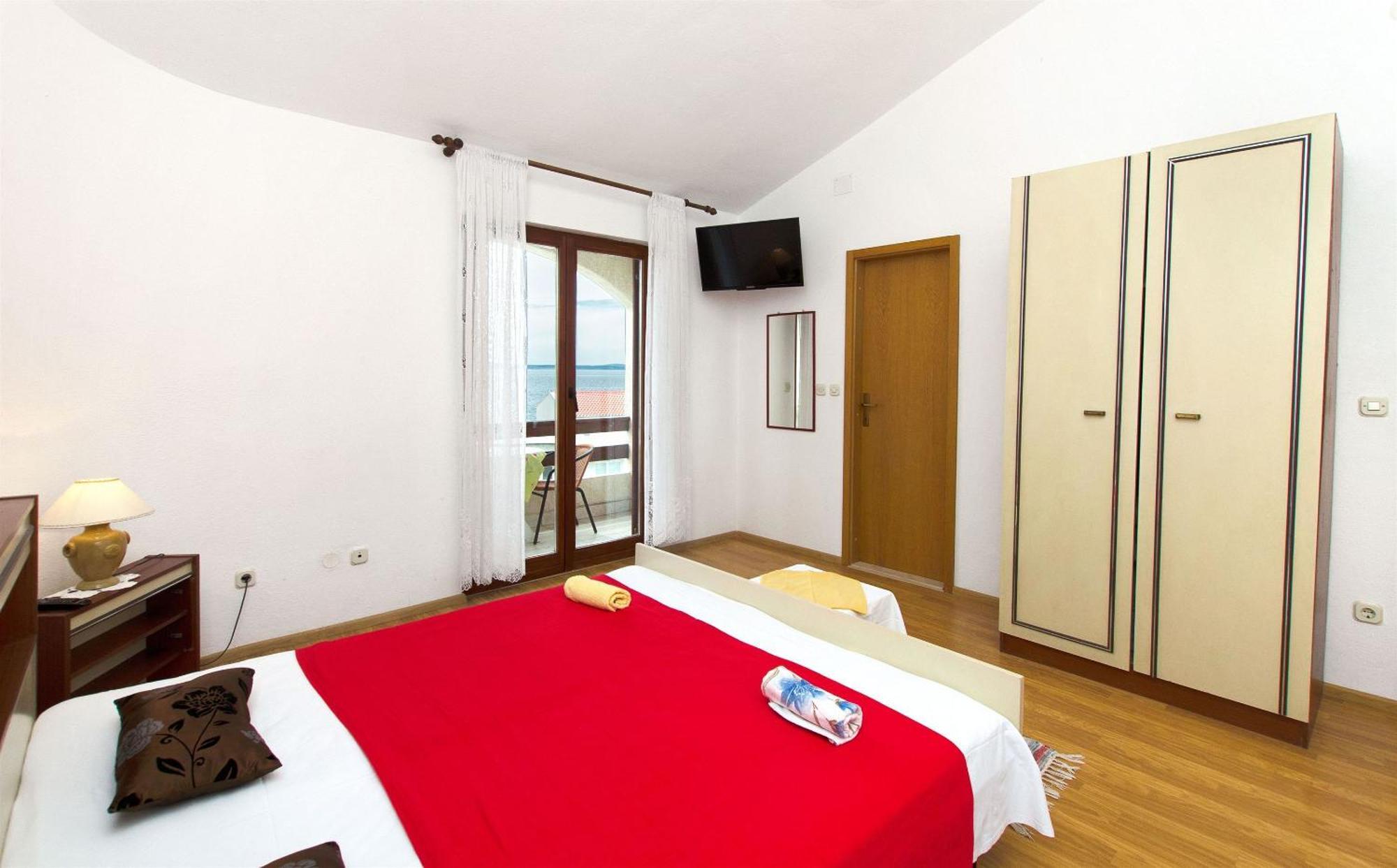 Apartments Neva Sumpetar Екстер'єр фото